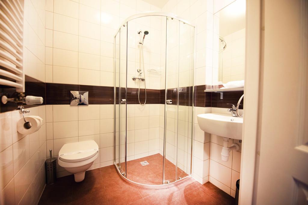 Makara Hotel Katowice Room photo
