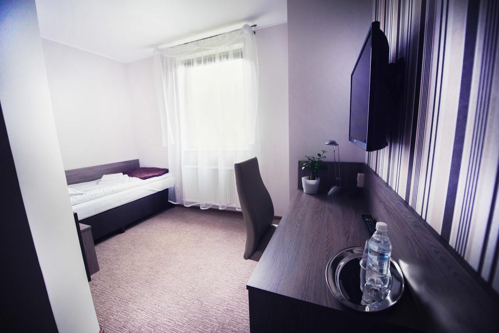 Makara Hotel Katowice Room photo